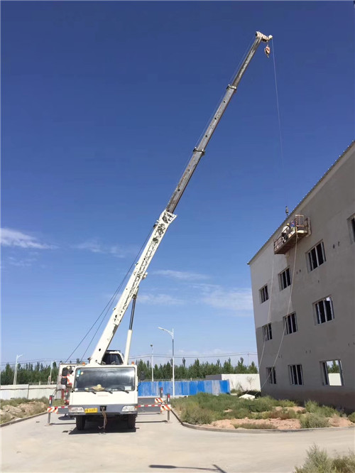 浔阳区“轻装强干”—— 吊车的 “轻量化臂架” 技术